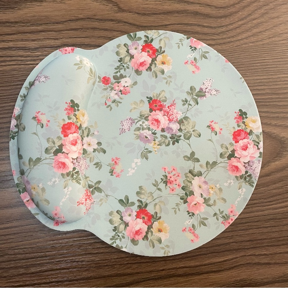 Vintage floral print mouse pad with wrist rest